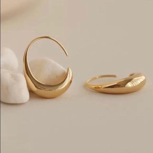 NEW 18K GOLD HOOP EARRINGS, NICE EARRINGS, CUTE EARRINGS. - Picture 3 of 7